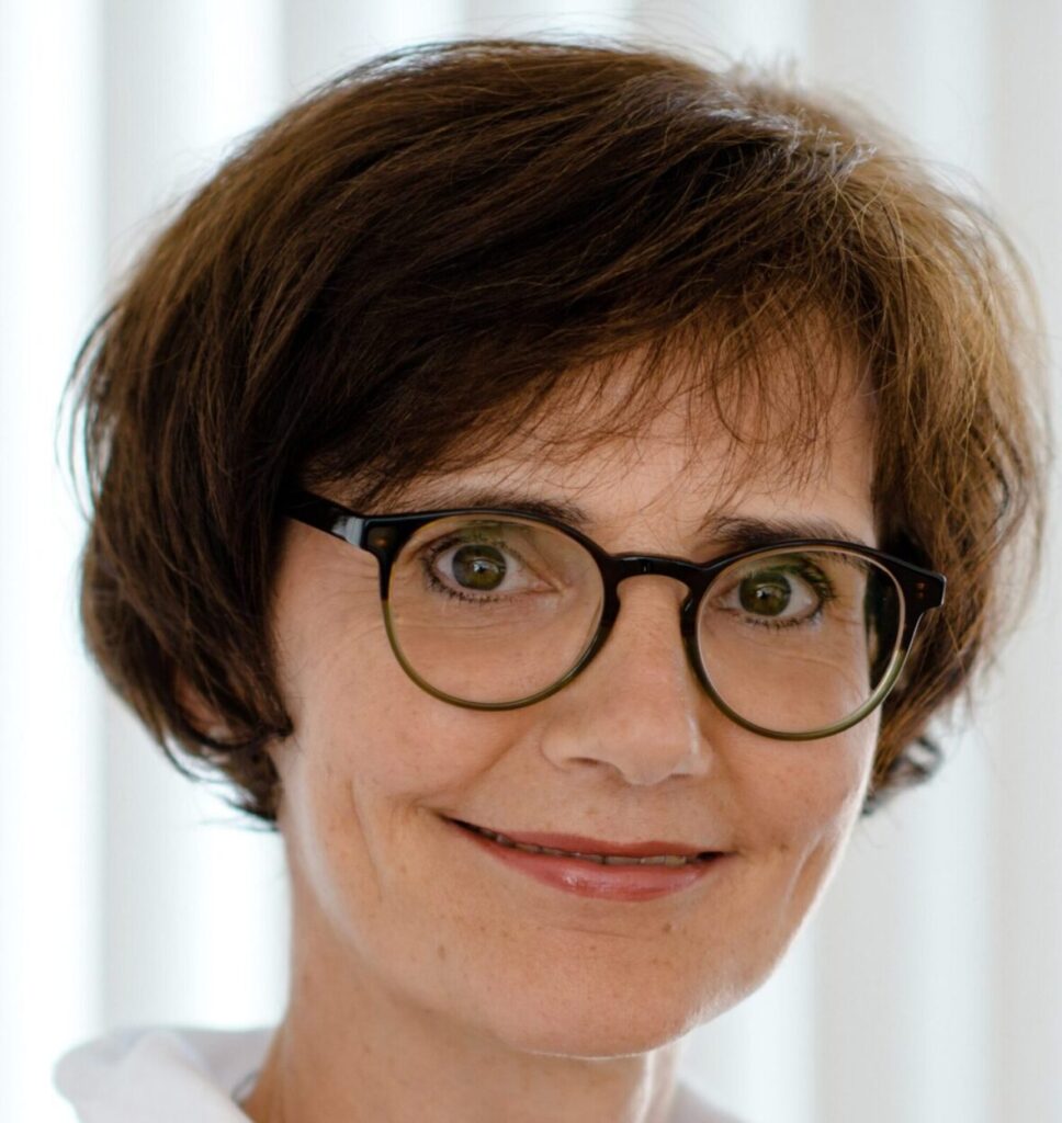 Beate DjaizDipl. Betriebswirtin (BA)Psychologische  Beraterin, psychologische Trainerin & Coach